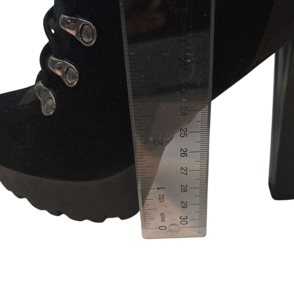 GUESS Black Quilted Lace Up‎ Women's Platform Ankle Boots Heeled Combat Size 7.5 - Picture 9 of 10